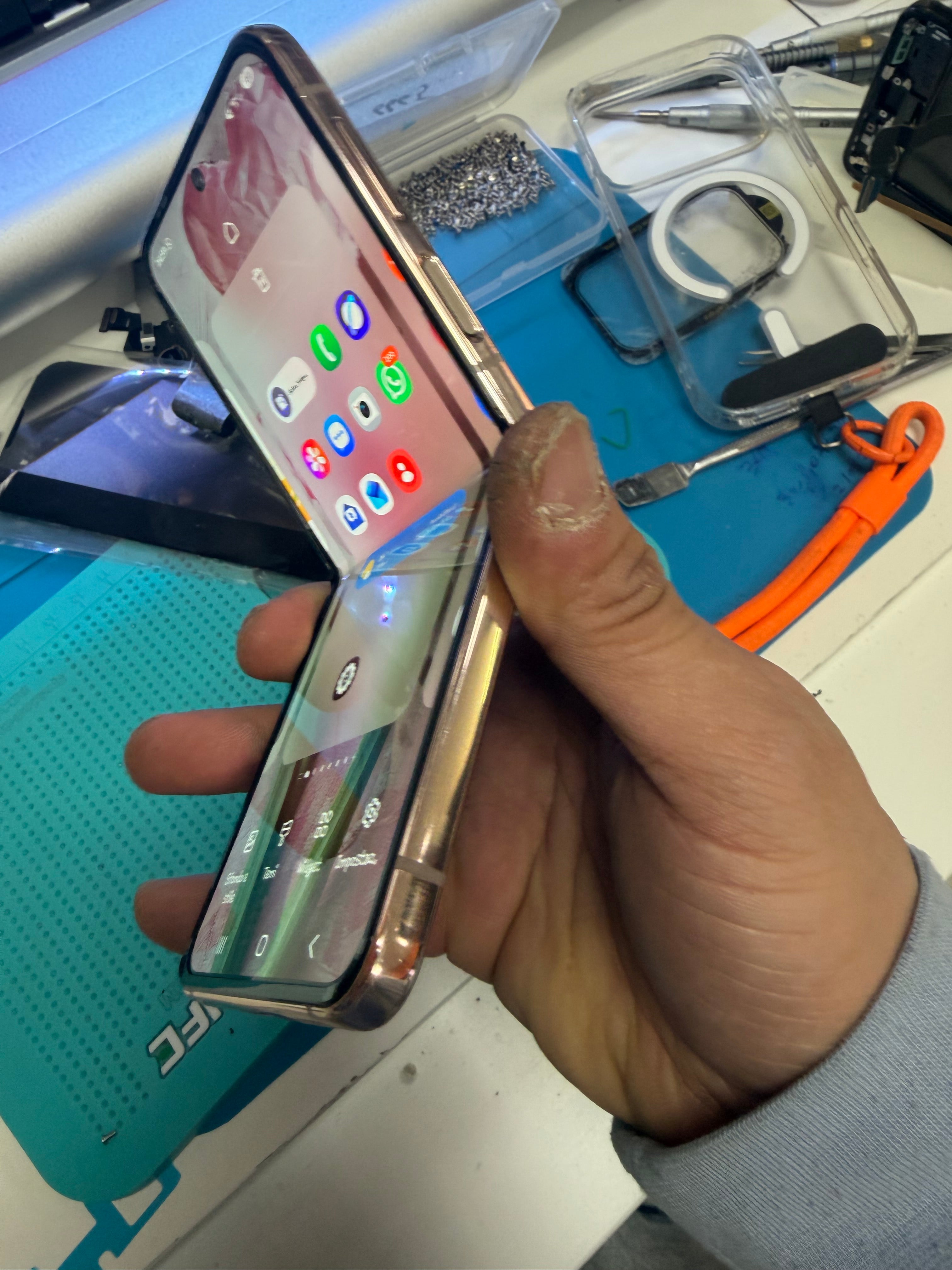 Riparazione assistenza smartphone Samsung a Bari da Smart shop anche domenica 